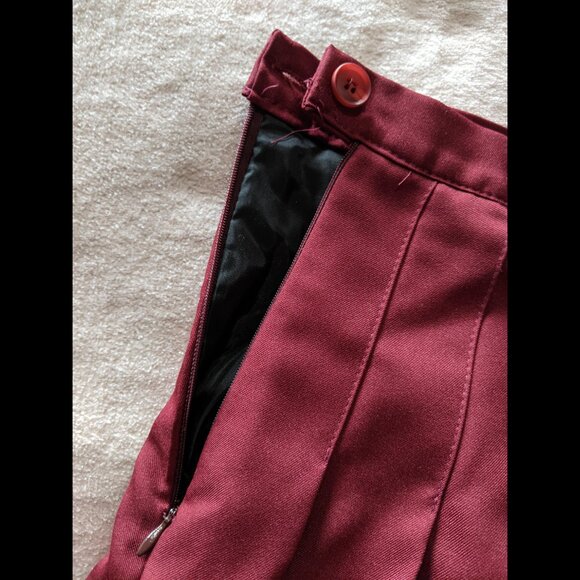 Red Pleated A-line Skirt - Picture 5 of 10